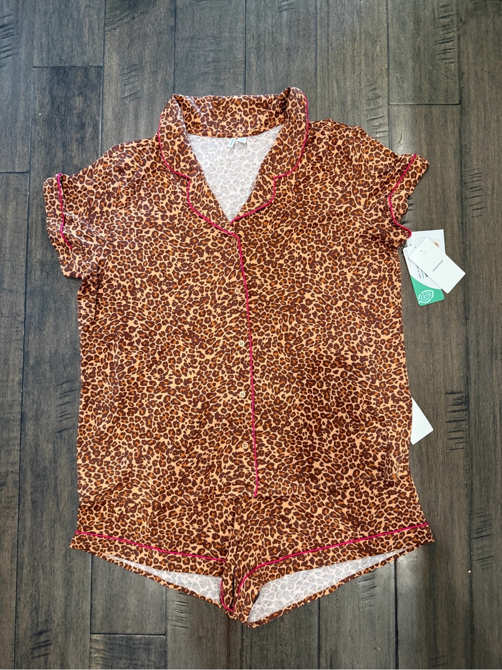 NWT Nordstrom Womenโs Leopard Print 2 Piece PJ Short Set (Large)